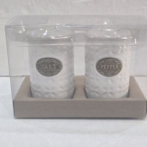 THL Ceramic Salt and Pepper Shaker Set of 2 Piece Shabby Farmhouse